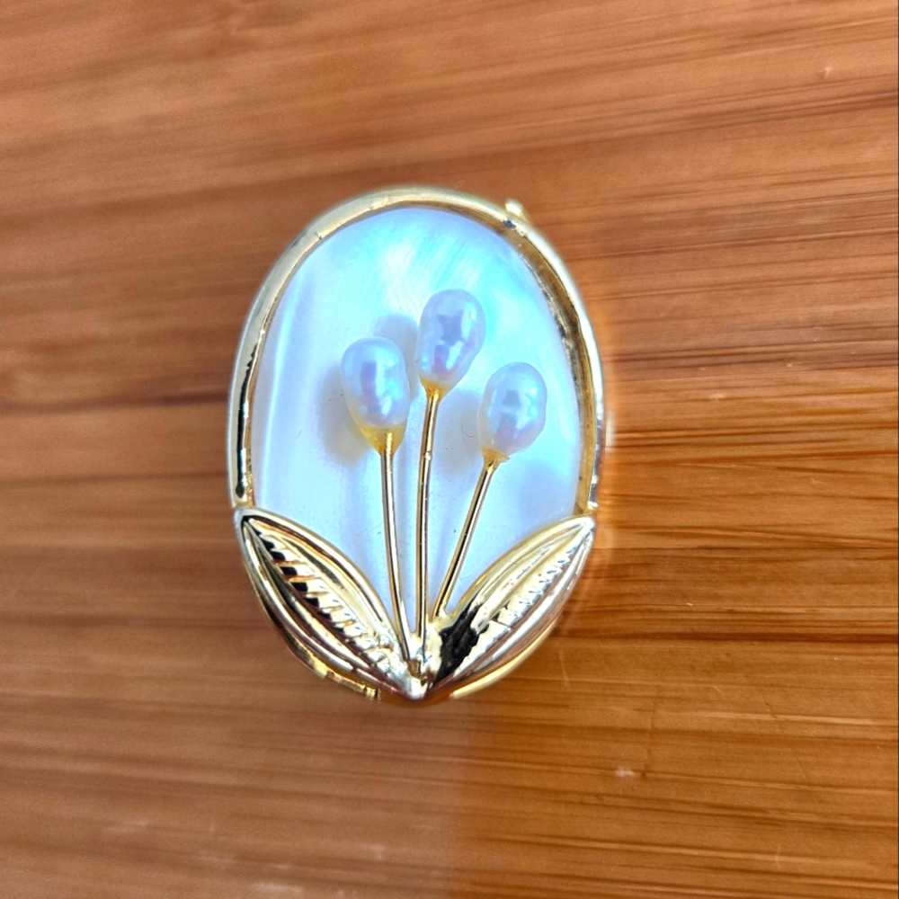Vintage pearl brooch